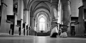 „Bewegung in Stille“ – spirituelle Auszeit im Essener Dom am 13.11.25, 18:30-19:30 Uhr